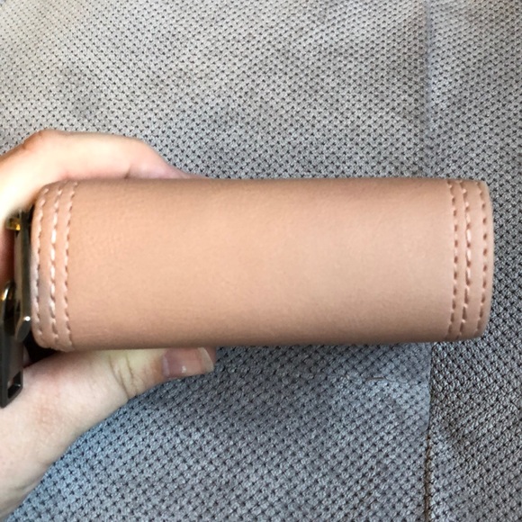 Soft Pink Universal Thread Wallet - Picture 4 of 8